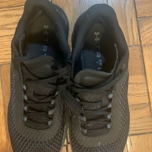 Men's 9.5 Under Armour Shoes